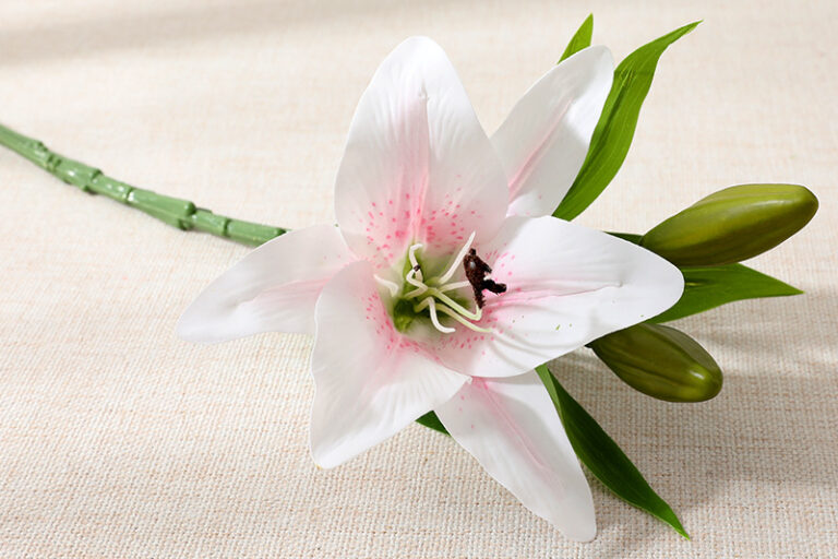 Long Life Environmental Protection High Quality Imitation Artificial Lily Wholesale (1)