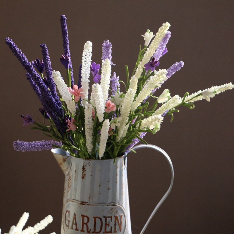 The choice of silk flower making material is very important